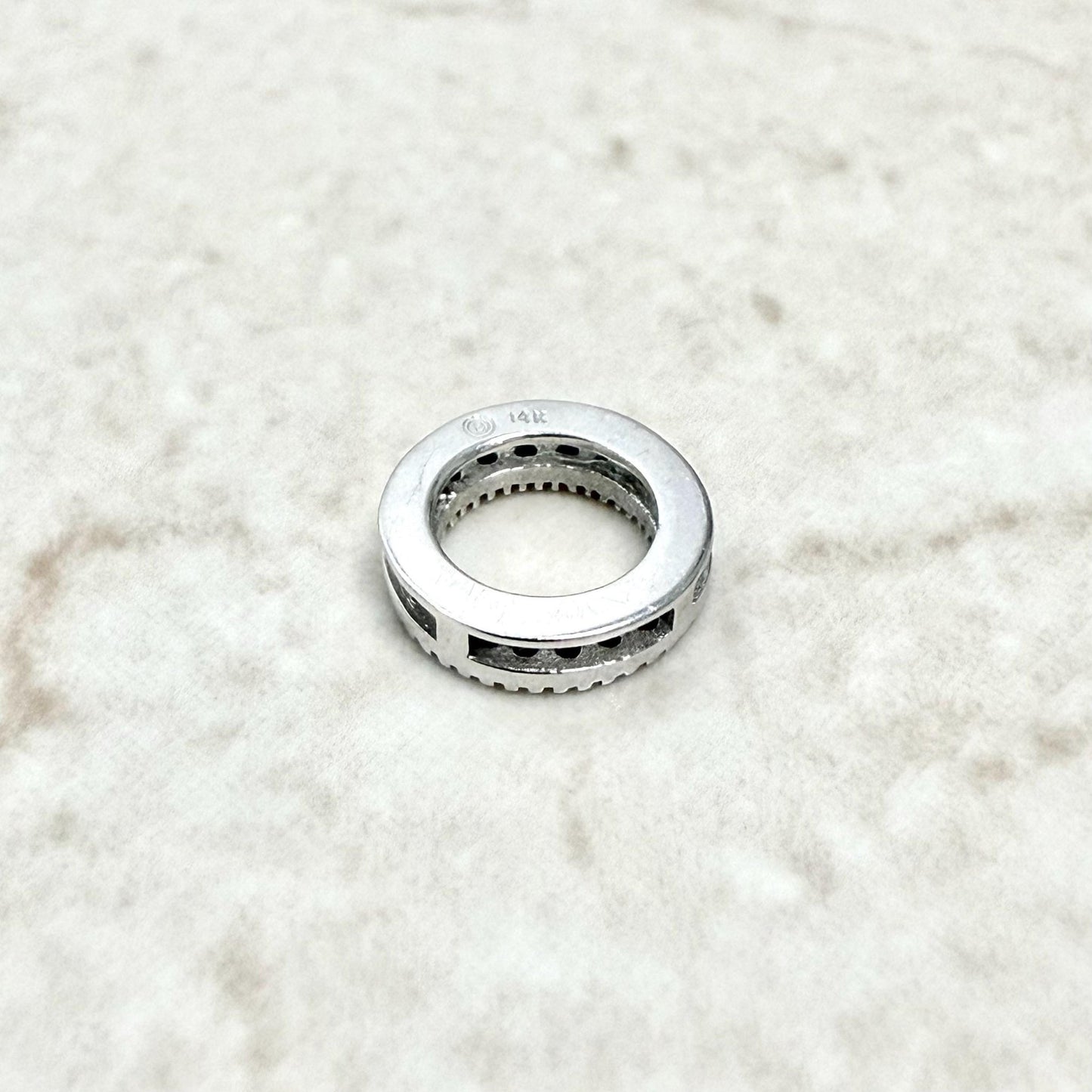 Small 14 Karat White Gold Diamond Circle Pendant - WeilJewelry