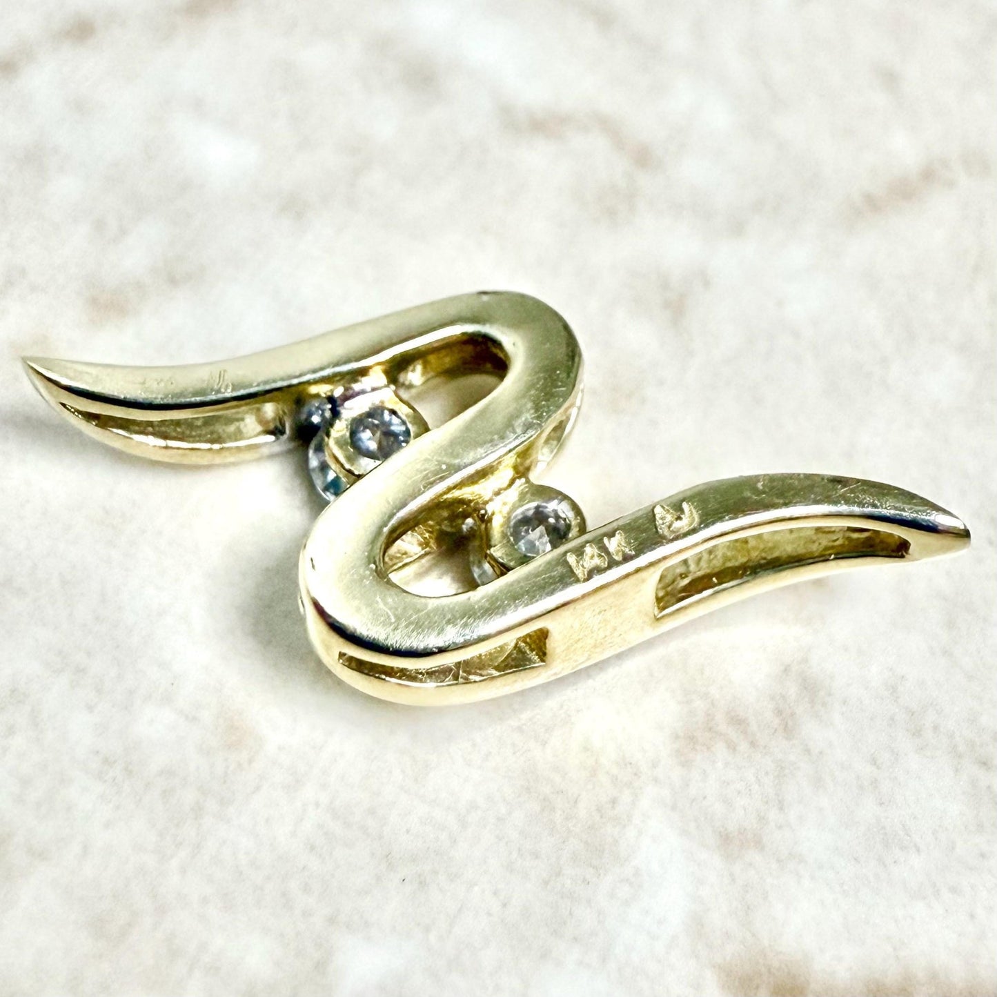 Vintage 14K Yellow Gold Wavy 2 - Stone 0.18 Carat Natural Diamond Pendant - WeilJewelry