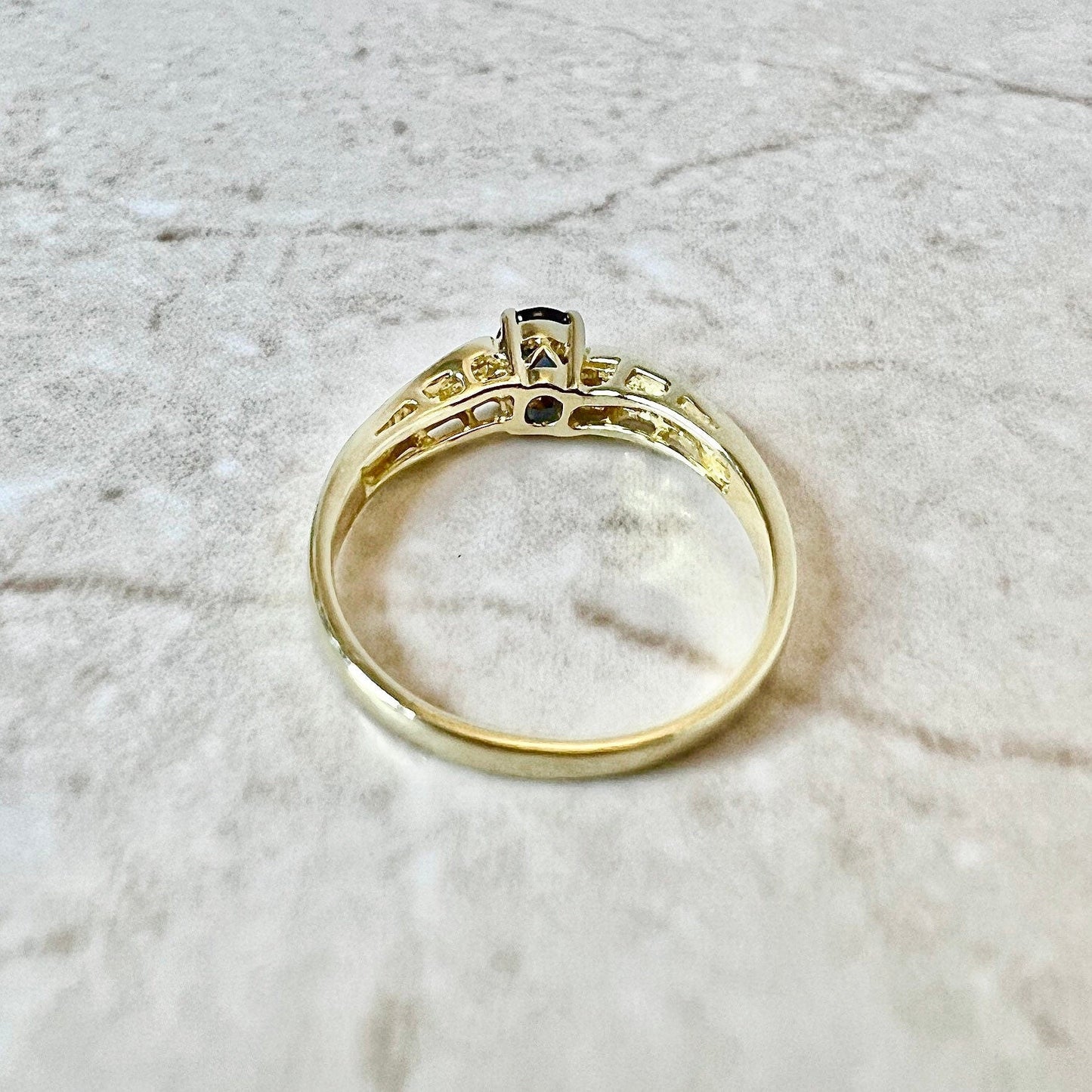 CLEARANCE 40% OFF - Vintage 18 Karat Yellow Gold Oval Blue Sapphire Solitaire Ring - WeilJewelry