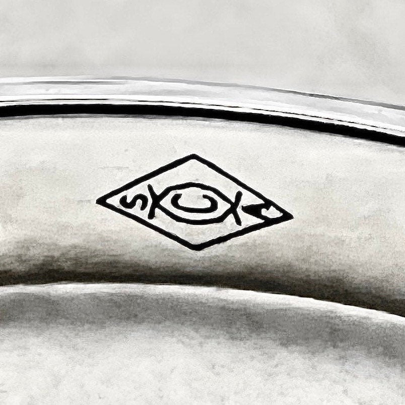 Platinum Cartier 1895 Wedding Band 2.5 mm - Size 7.25 US / 55 FR / O 1/2 UK - WeilJewelry