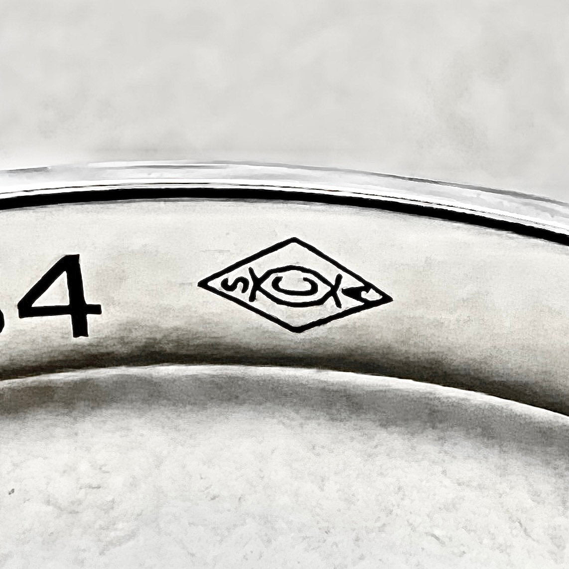 Platinum Cartier 1895 Wedding Band 2.5 mm - Size 8.25 US / 58 FR / Q 1/2 UK - WeilJewelry