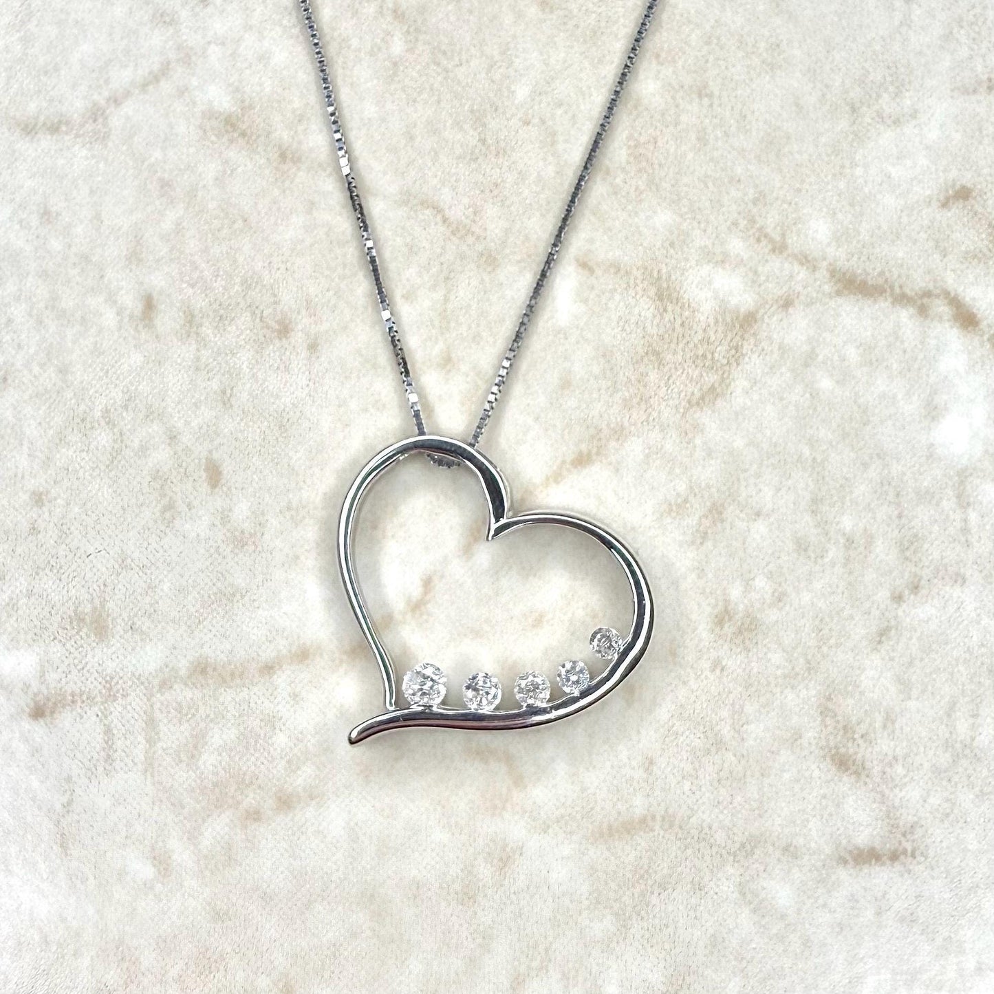 14 Karat White Gold Graduated Diamond Heart Pendant Necklace - WeilJewelry