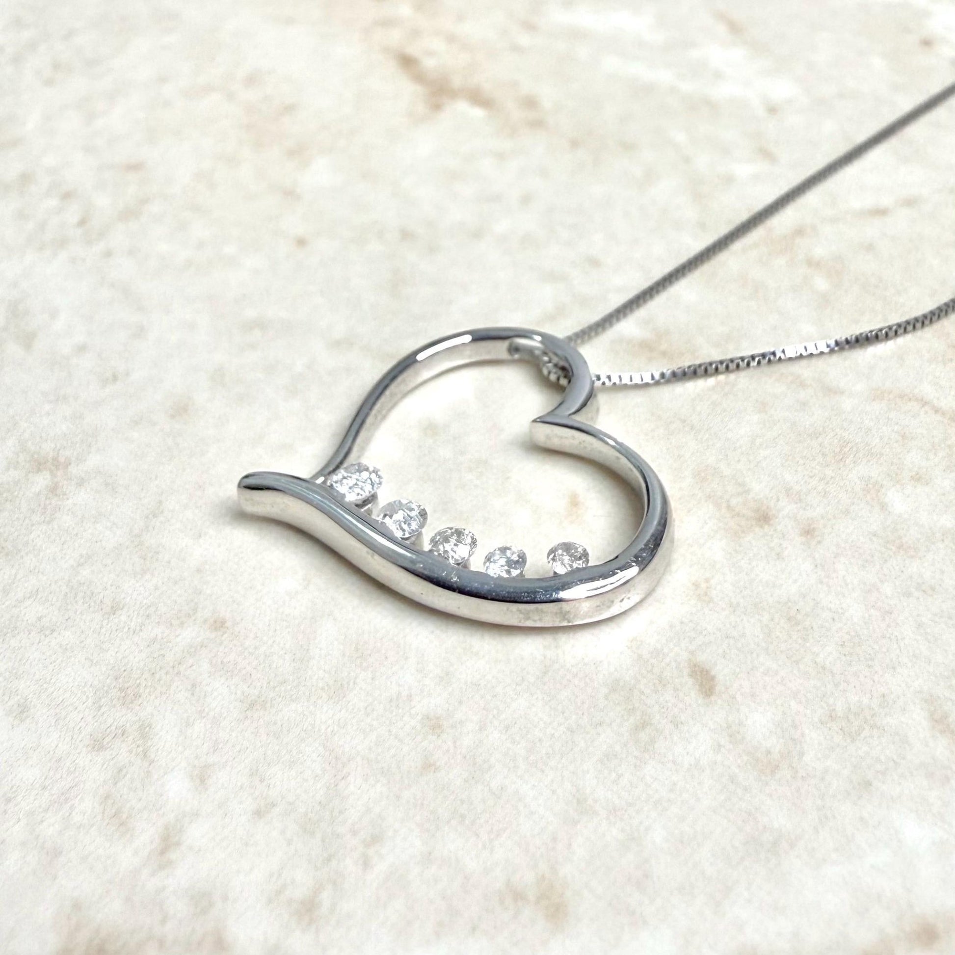 14 Karat White Gold Graduated Diamond Heart Pendant Necklace - WeilJewelry