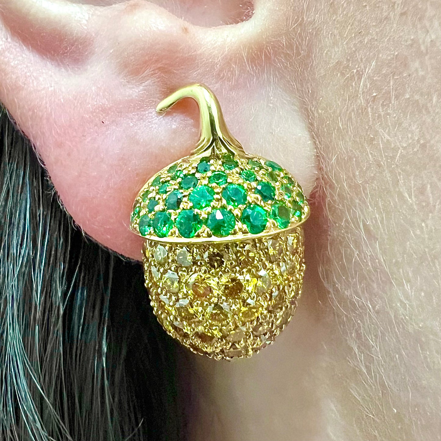 Important Handcrafted 18 Karat Yellow Gold 4.75 Carats Yellow Diamond & Tsavorite Garnet Earrings By Carvin French