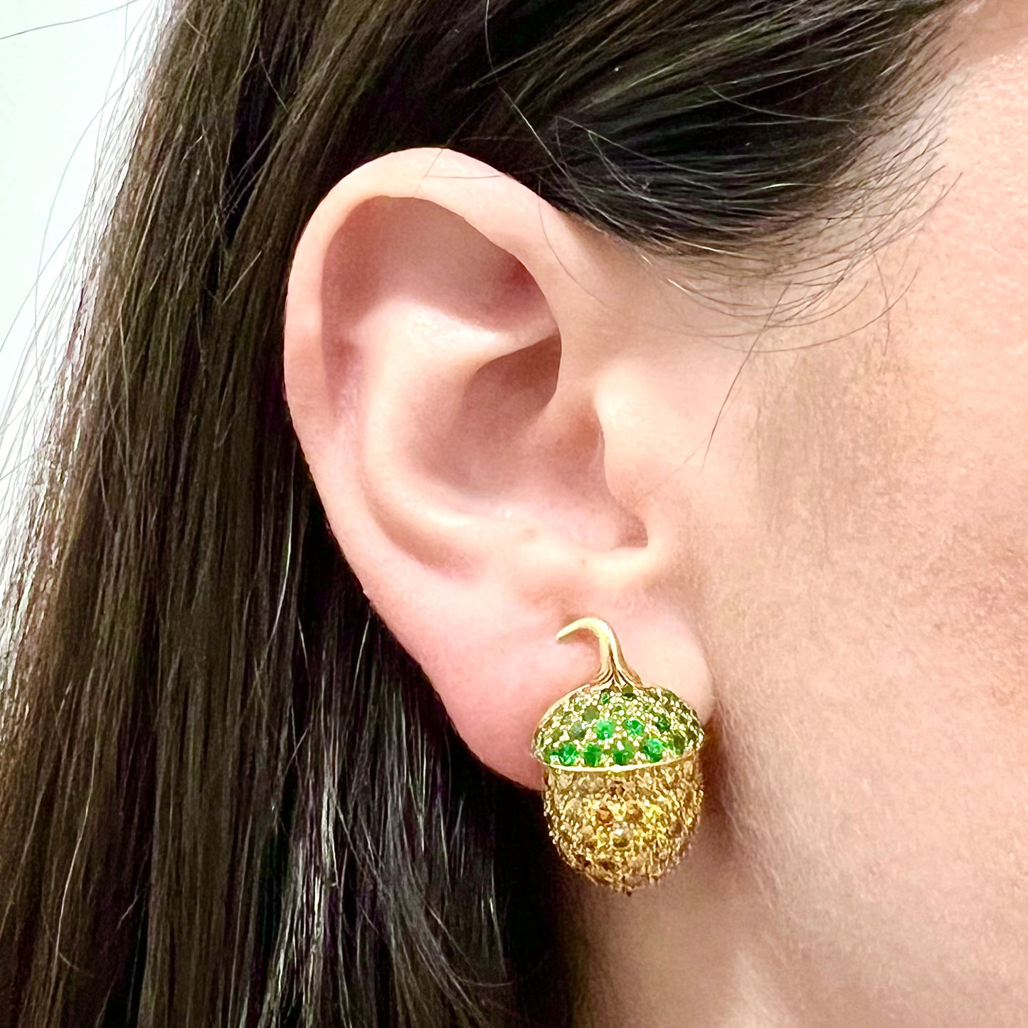 Important Handcrafted 18 Karat Yellow Gold 4.75 Carats Yellow Diamond & Tsavorite Garnet Earrings By Carvin French