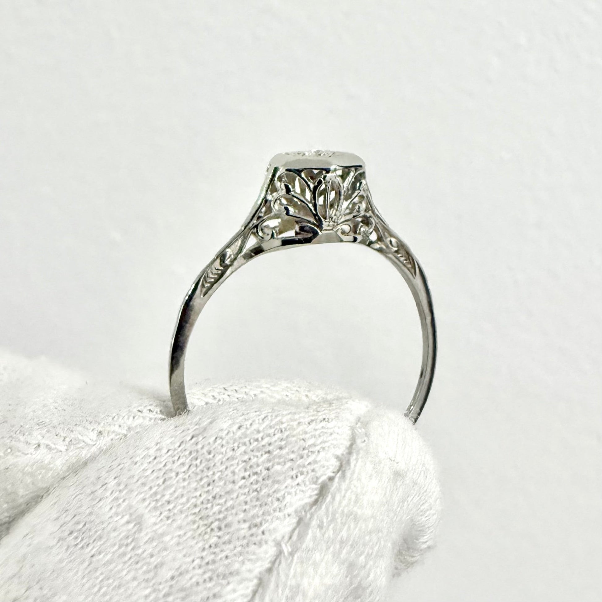 Antique Art Deco 18 Karat White Gold Diamond Solitaire Engagement Ring - WeilJewelry