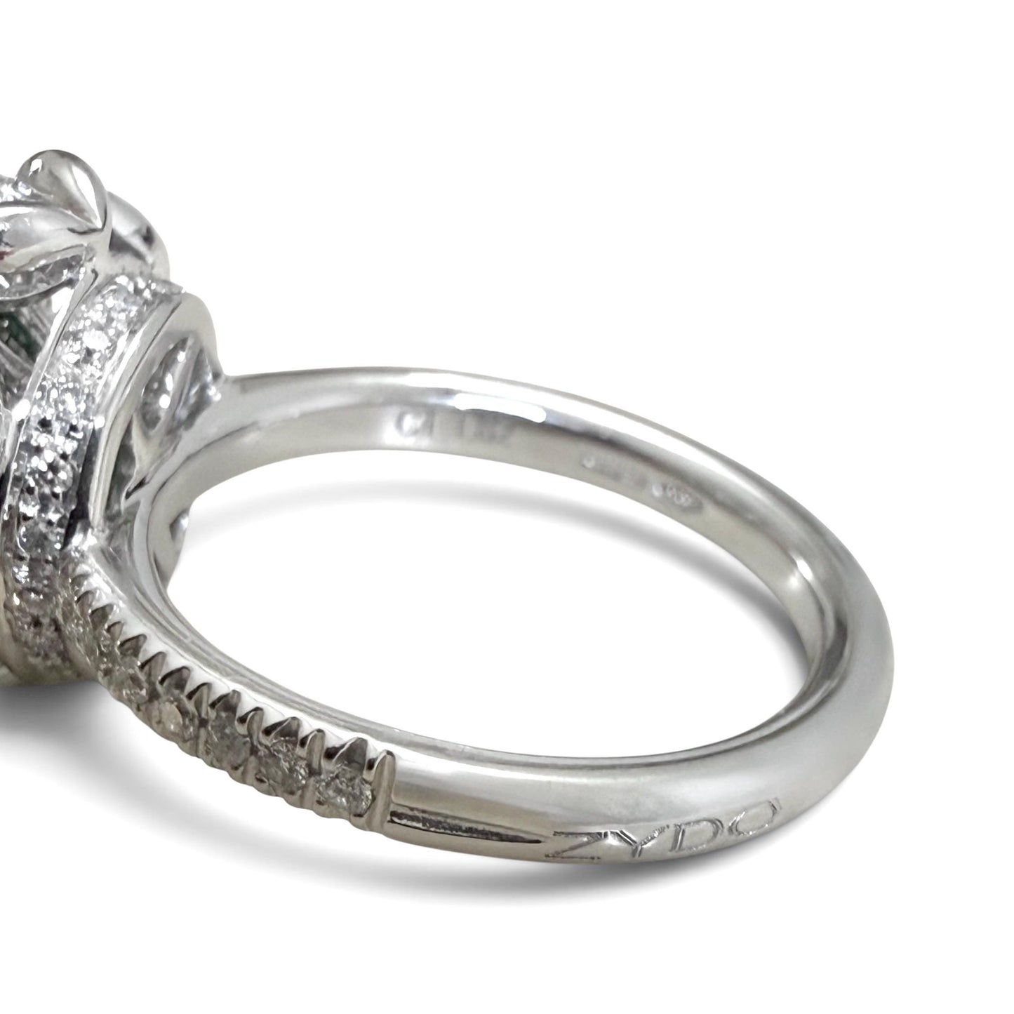 Stamped ZYDO 750 0.62 CT and ☆ 2172 MI, ZYDO’s registered Italian hallmark.