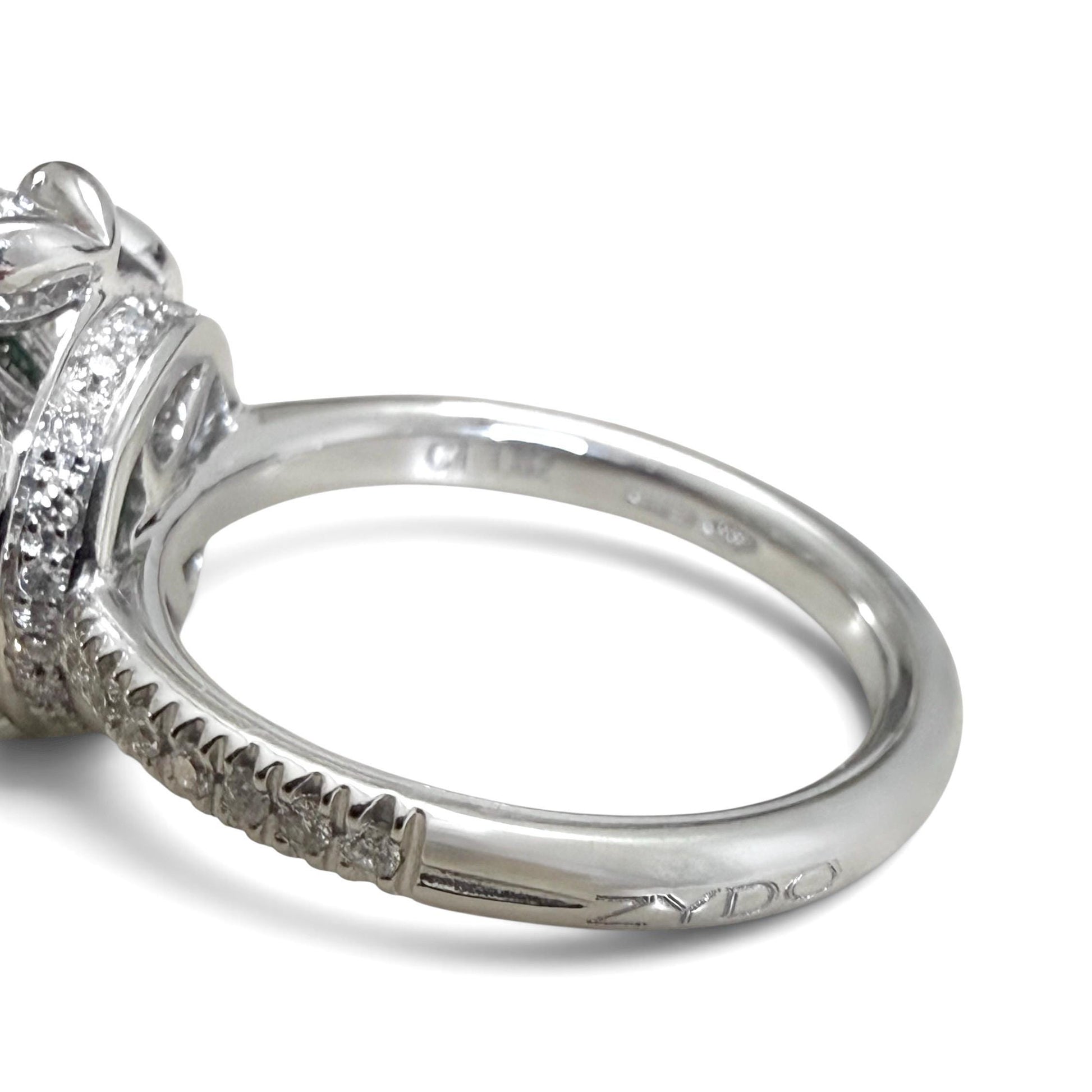 Stamped ZYDO 750 0.62 CT and ☆ 2172 MI, ZYDO’s registered Italian hallmark.