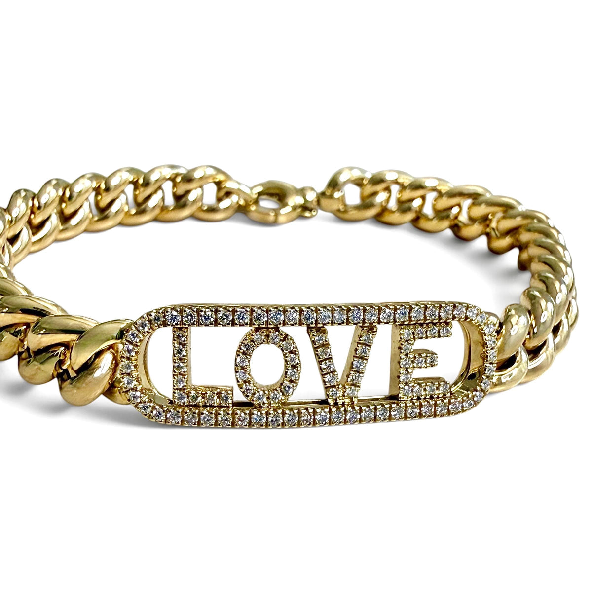 Close-up of the ZYDO Amore Dorato bracelet’s diamond LOVE letters inside an elongated diamond-set frame, joined to yellow gold curb links.