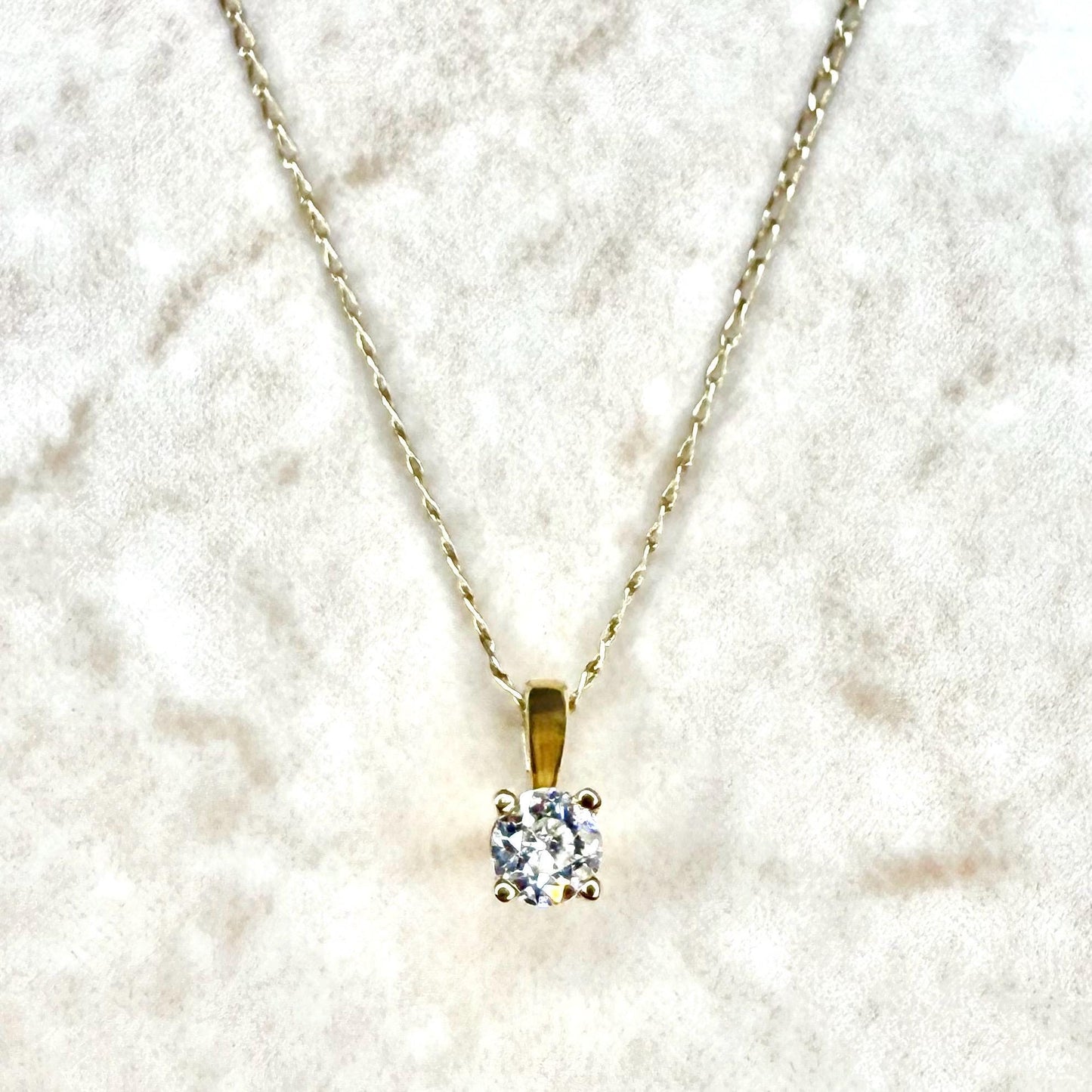 Vintage 14K Yellow Gold 0.17 Carat Natural Diamond Solitaire Pendant Necklace - WeilJewelry
