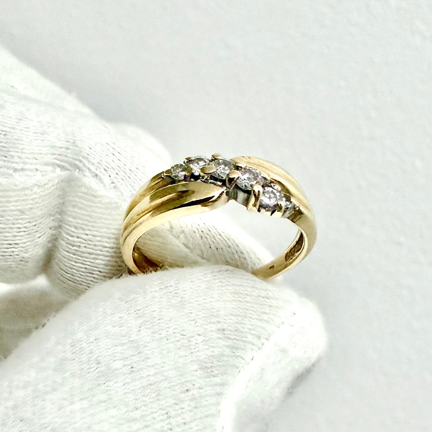 Vintage 14K Yellow Gold 0.18 Carat Natural Diamond Band Ring - WeilJewelry