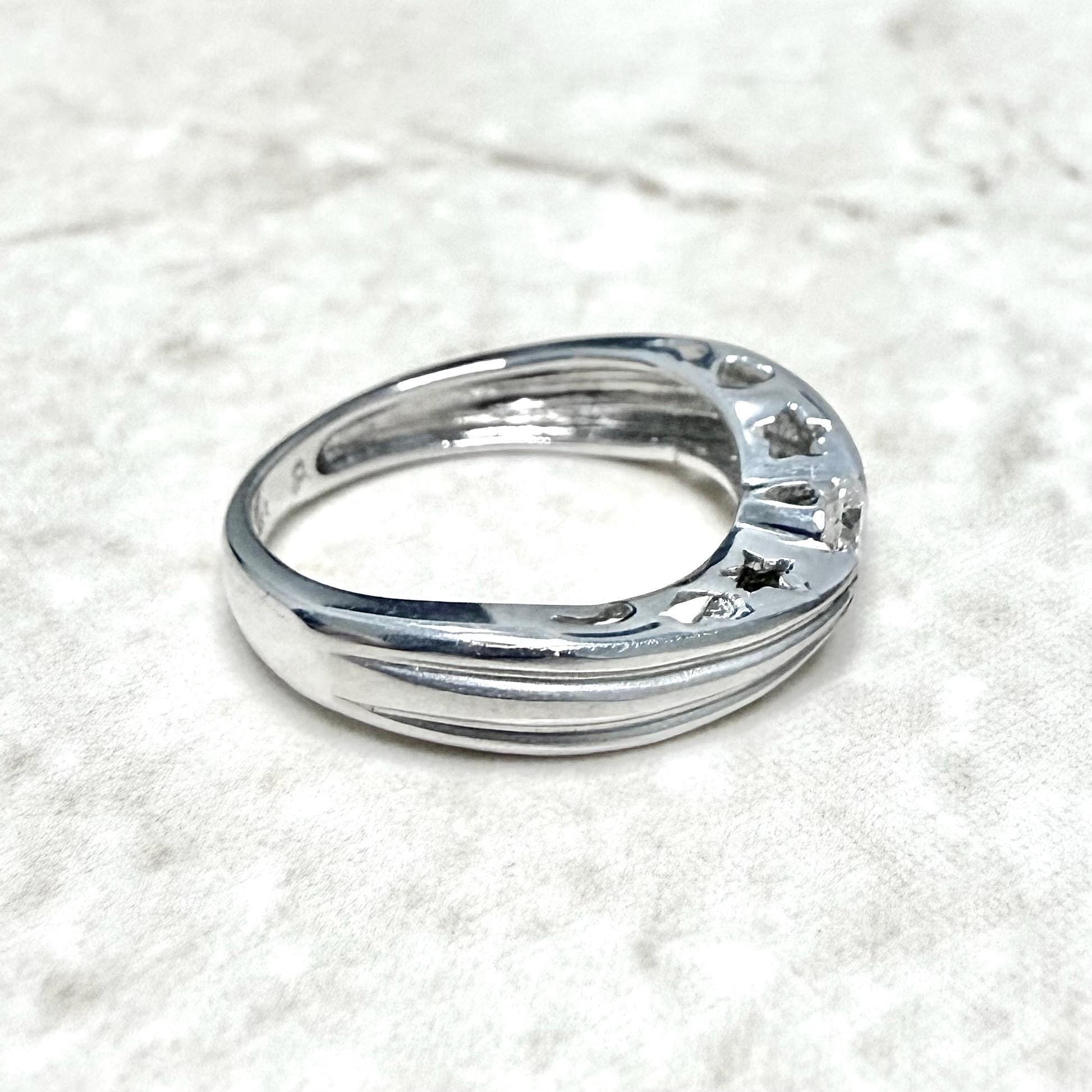 Vintage 18 Karat White Gold 0.15 Carat Natural Diamond Solitaire Ring - WeilJewelry