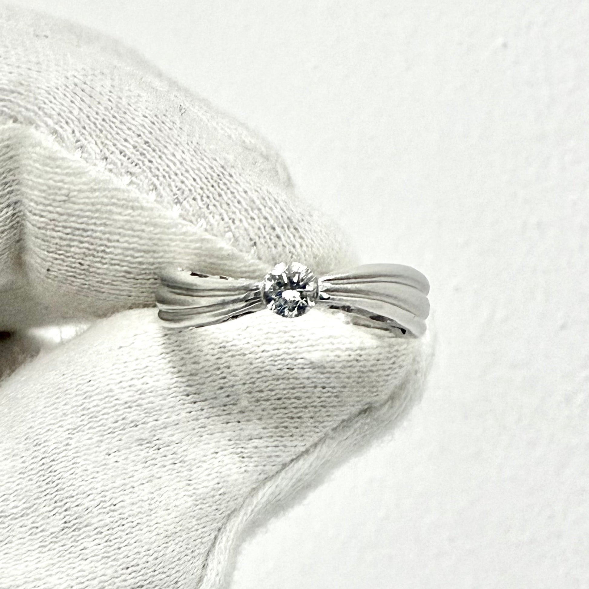 Vintage 18 Karat White Gold 0.15 Carat Natural Diamond Solitaire Ring - WeilJewelry