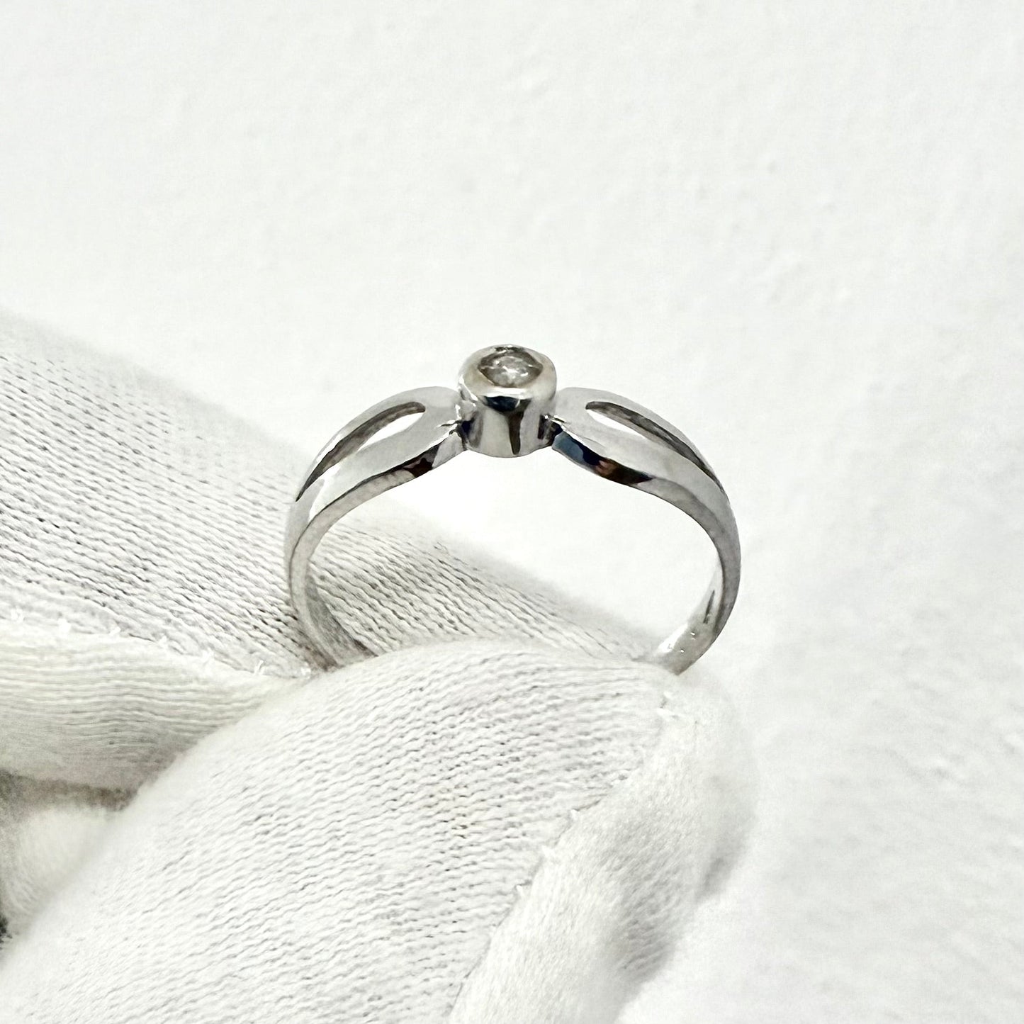 Vintage Italian 18 Karat White Gold Diamond Solitaire Ring - WeilJewelry