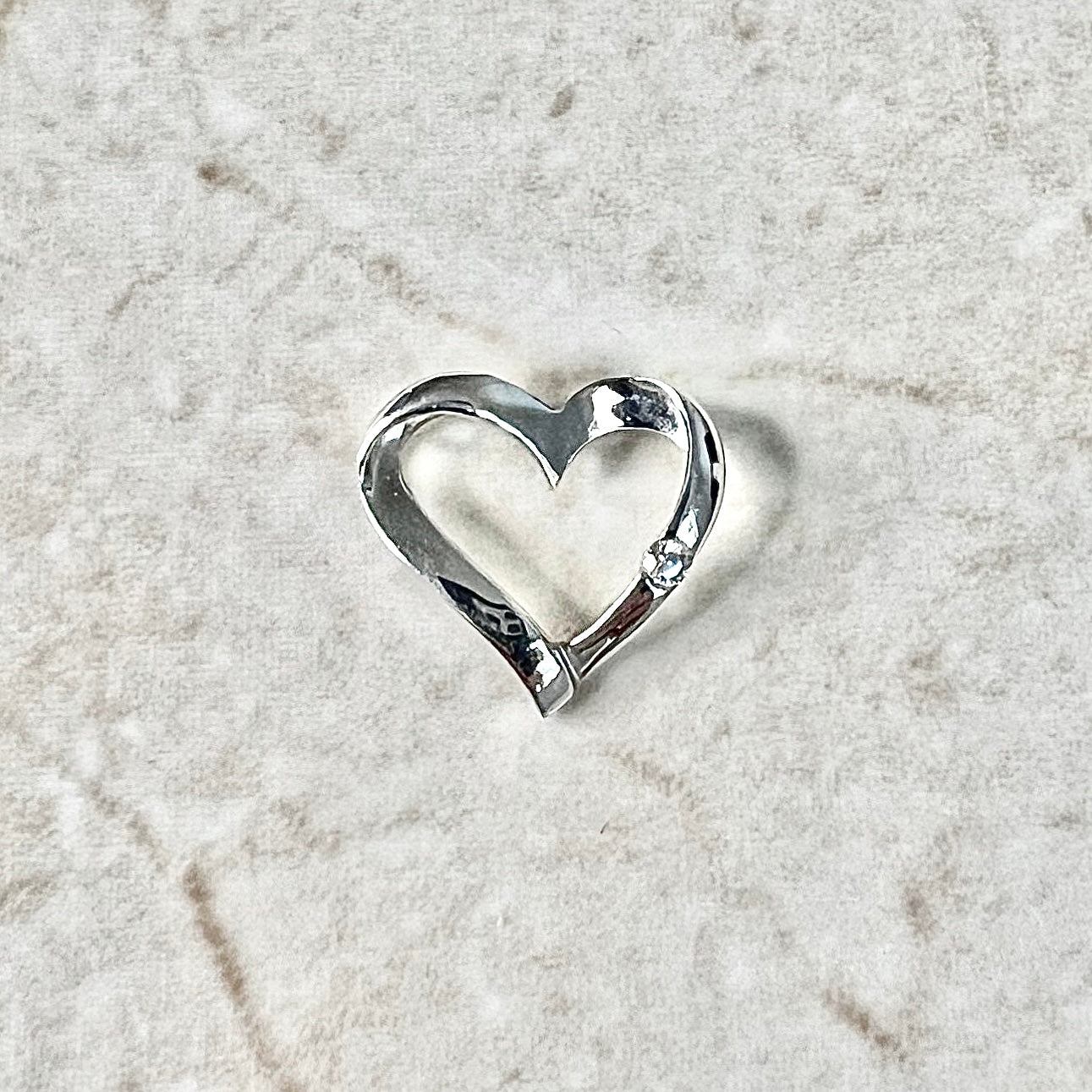 10 Karat White Gold Diamond Heart Pendant