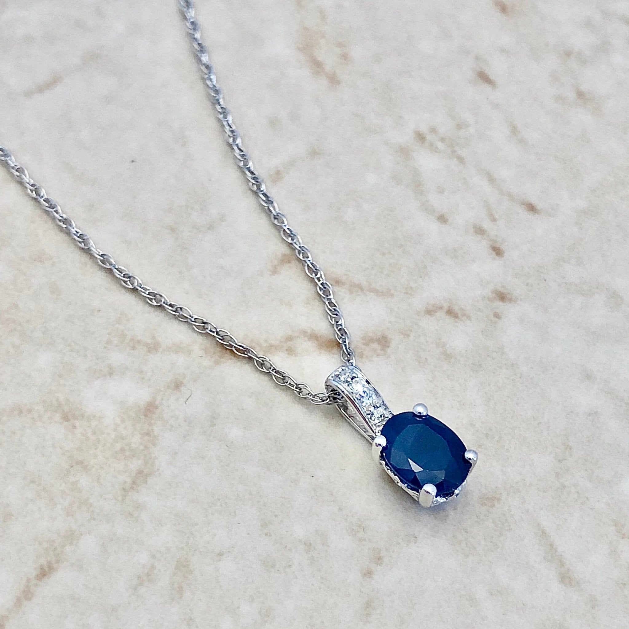 Tiny Birthstone Birthstone Necklace - Sapphire Silver Necklace - September  Birthday Gift - September Necklace - Birthstone… | Geburtsstein, Initialen,  Schmucksteine
