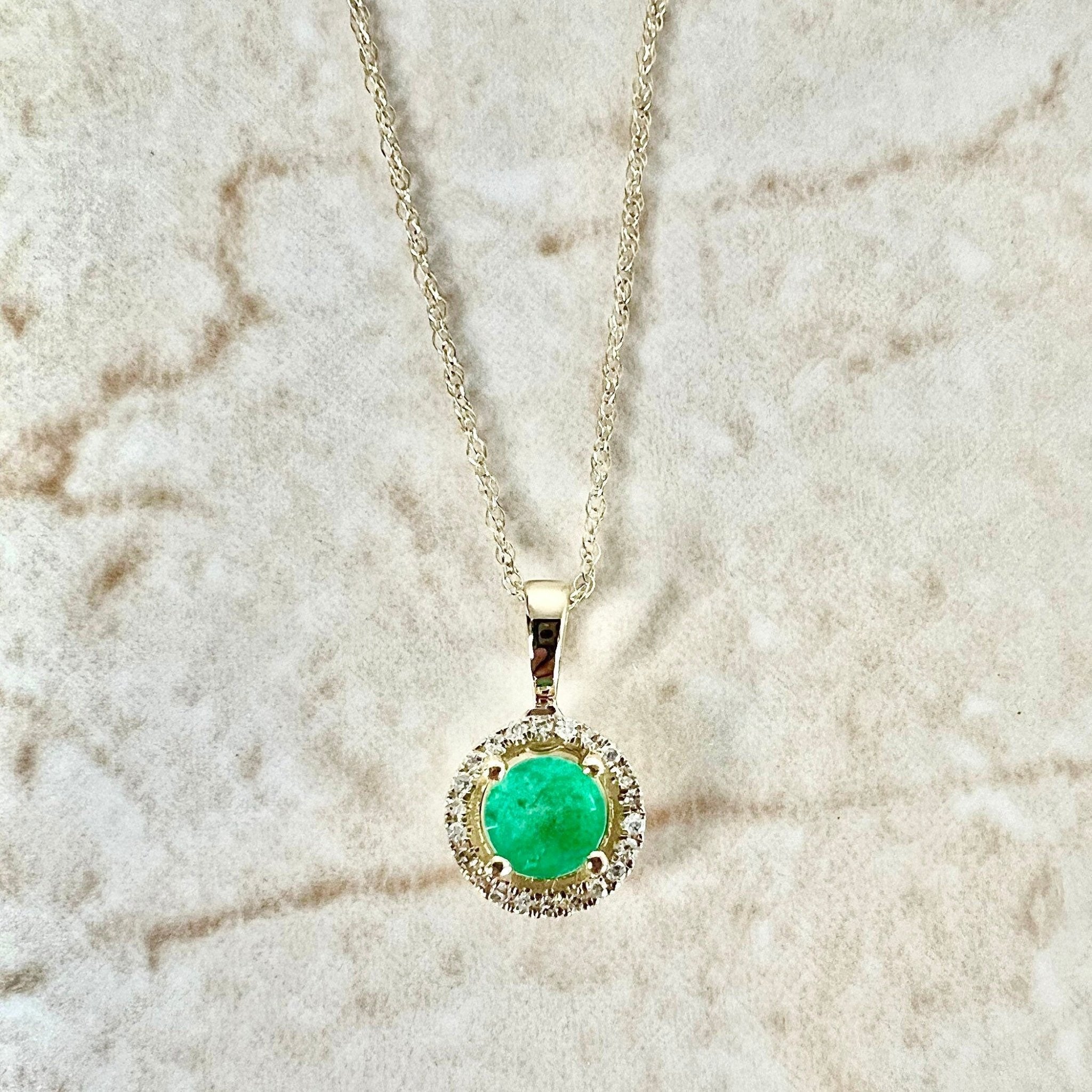 Emerald pendant clearance necklace yellow gold