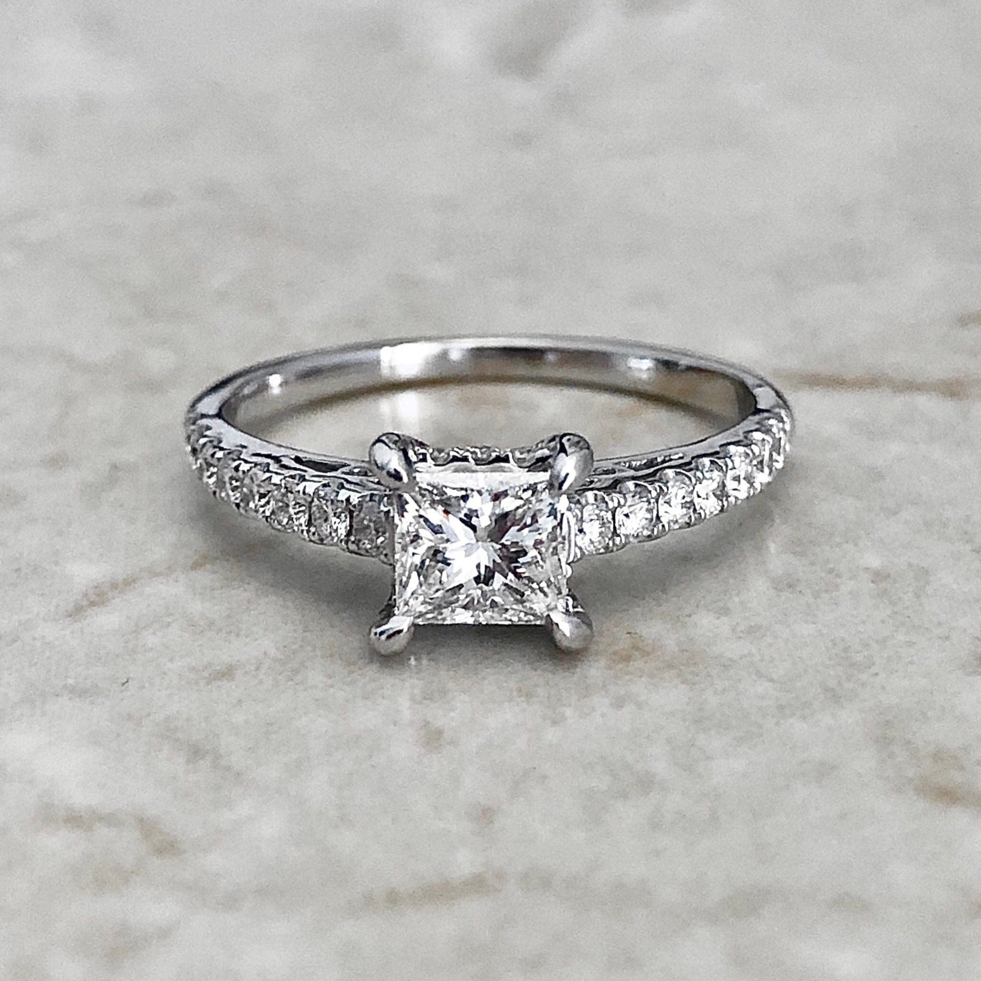 18 carat white gold diamond ring Clearance