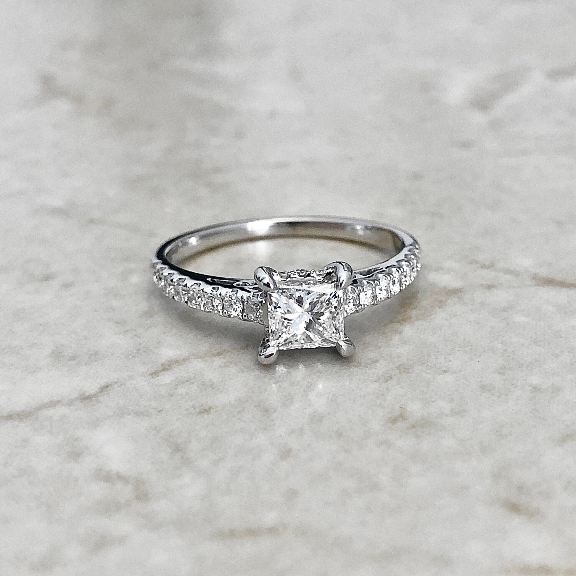 18 carat white gold diamond ring Clearance