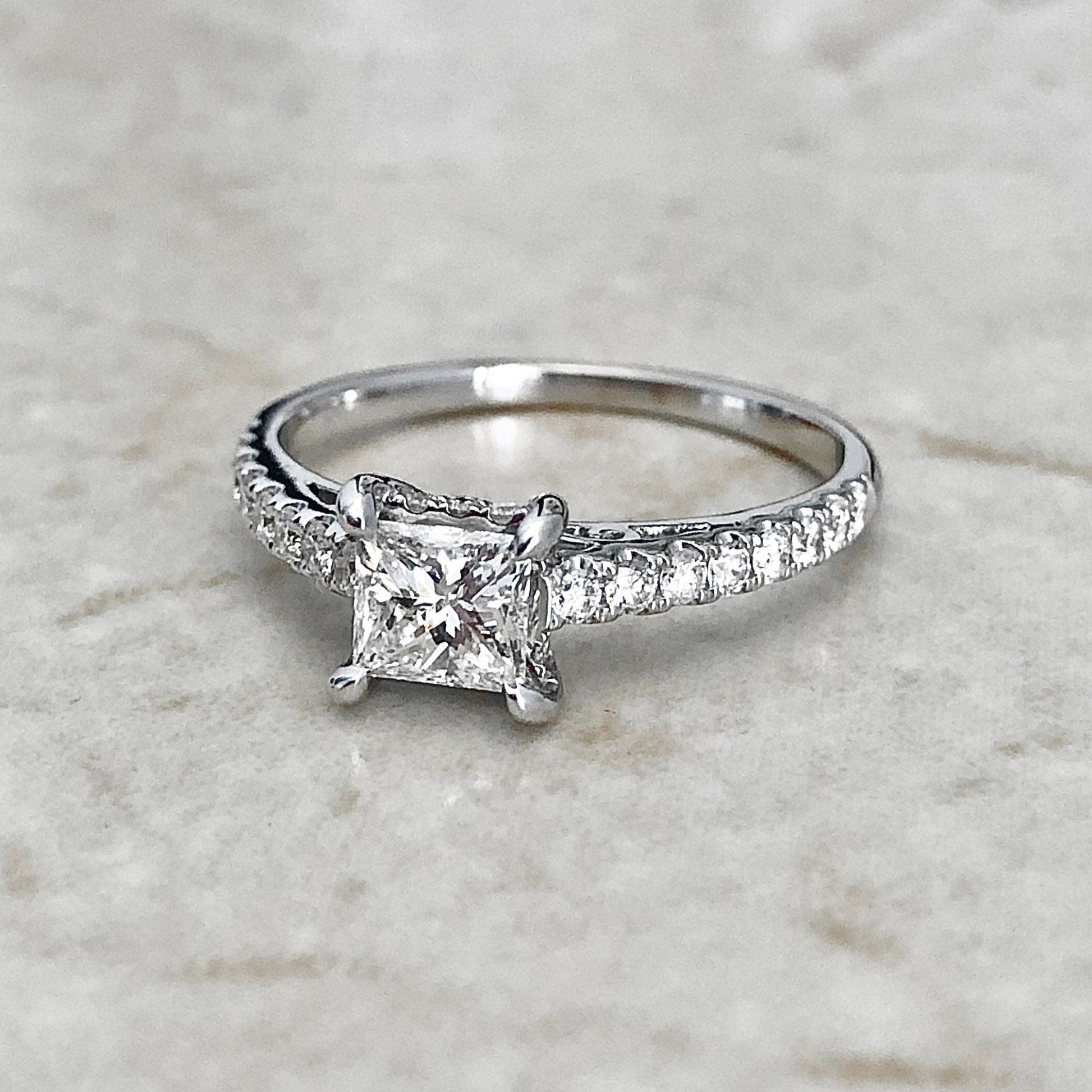 18 carat white gold diamond ring Clearance