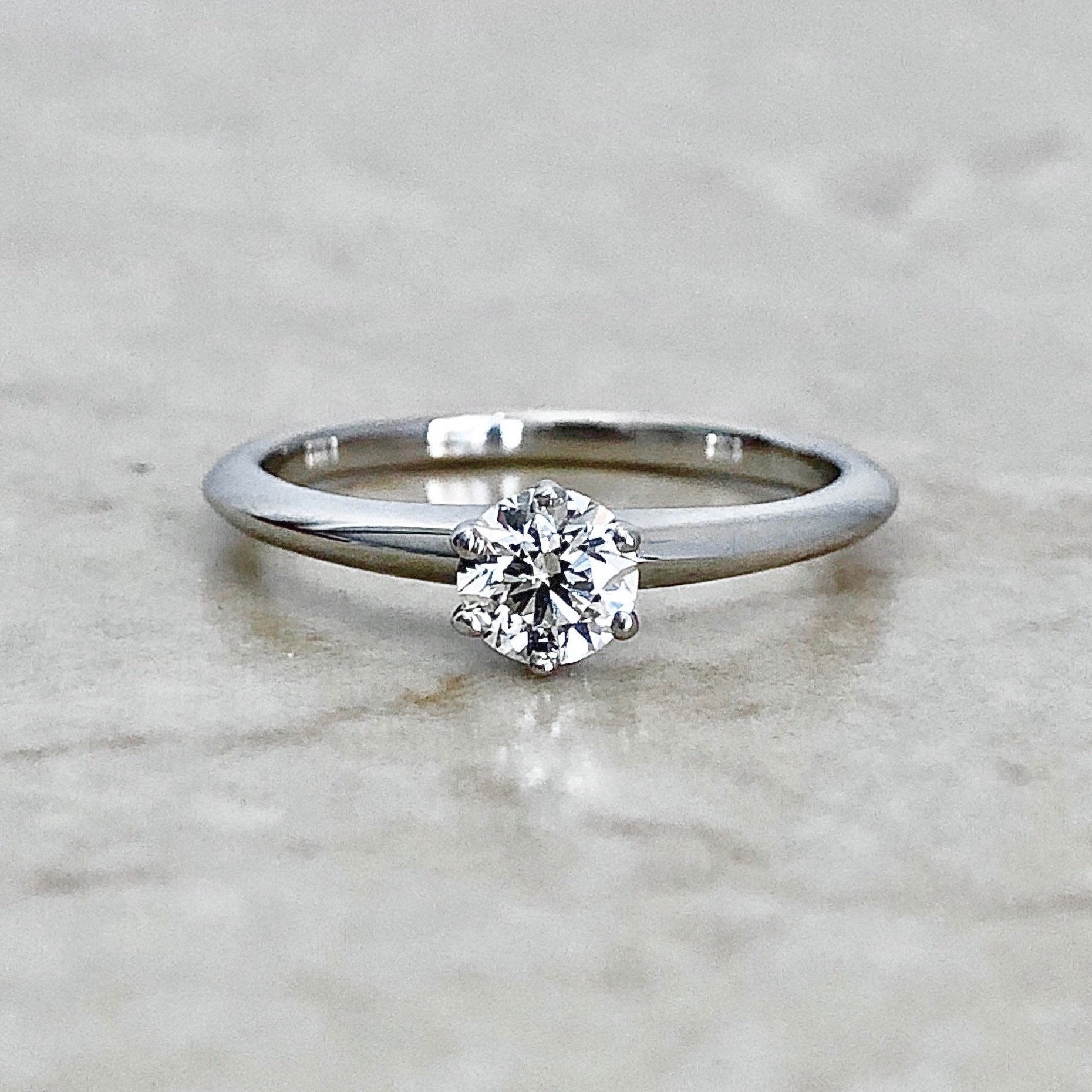 Round Brilliant 4-Prong Tiffany-Style Beveled Band Diamond Engagement –  Edelweiss