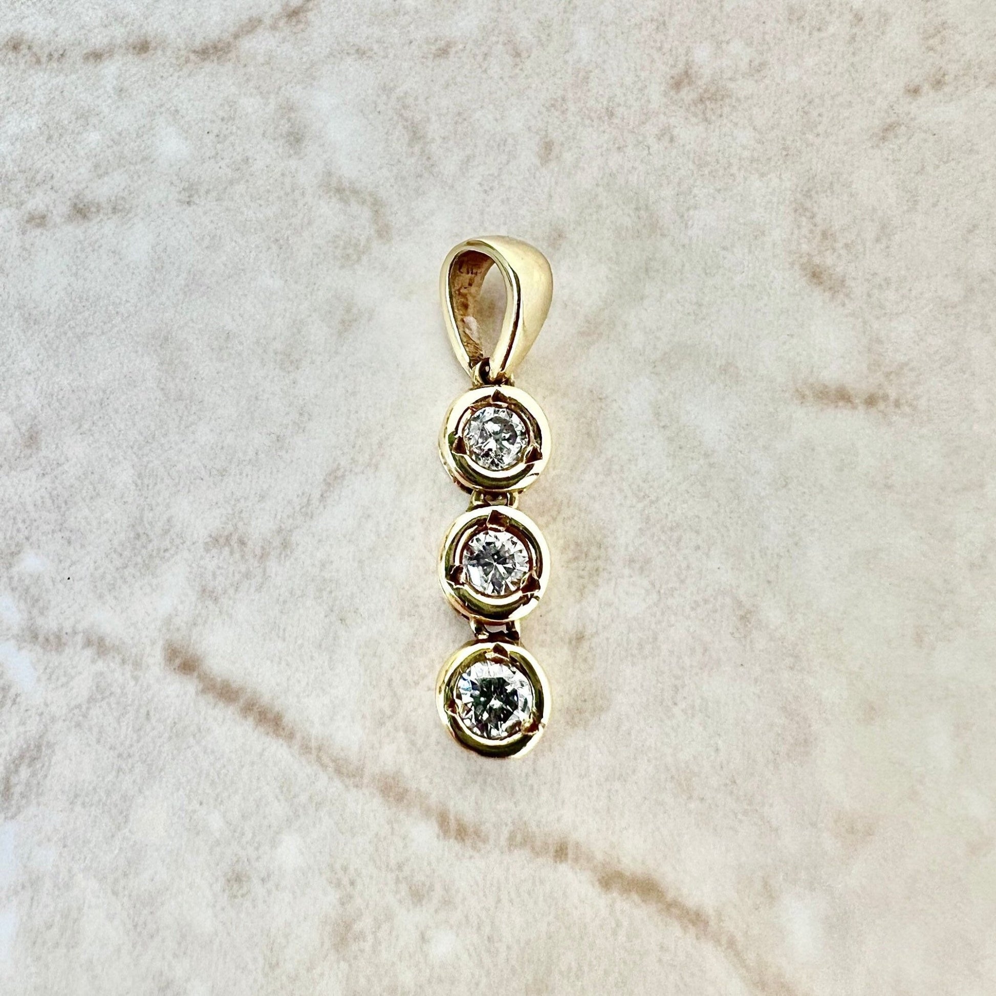 Fine Vintage 18K 3 Stone Diamond Pendant Necklace 0.30 CT - Yellow Gold Diamond Necklace - Vintage Pendant -Birthday Gift -Best Gift For Her