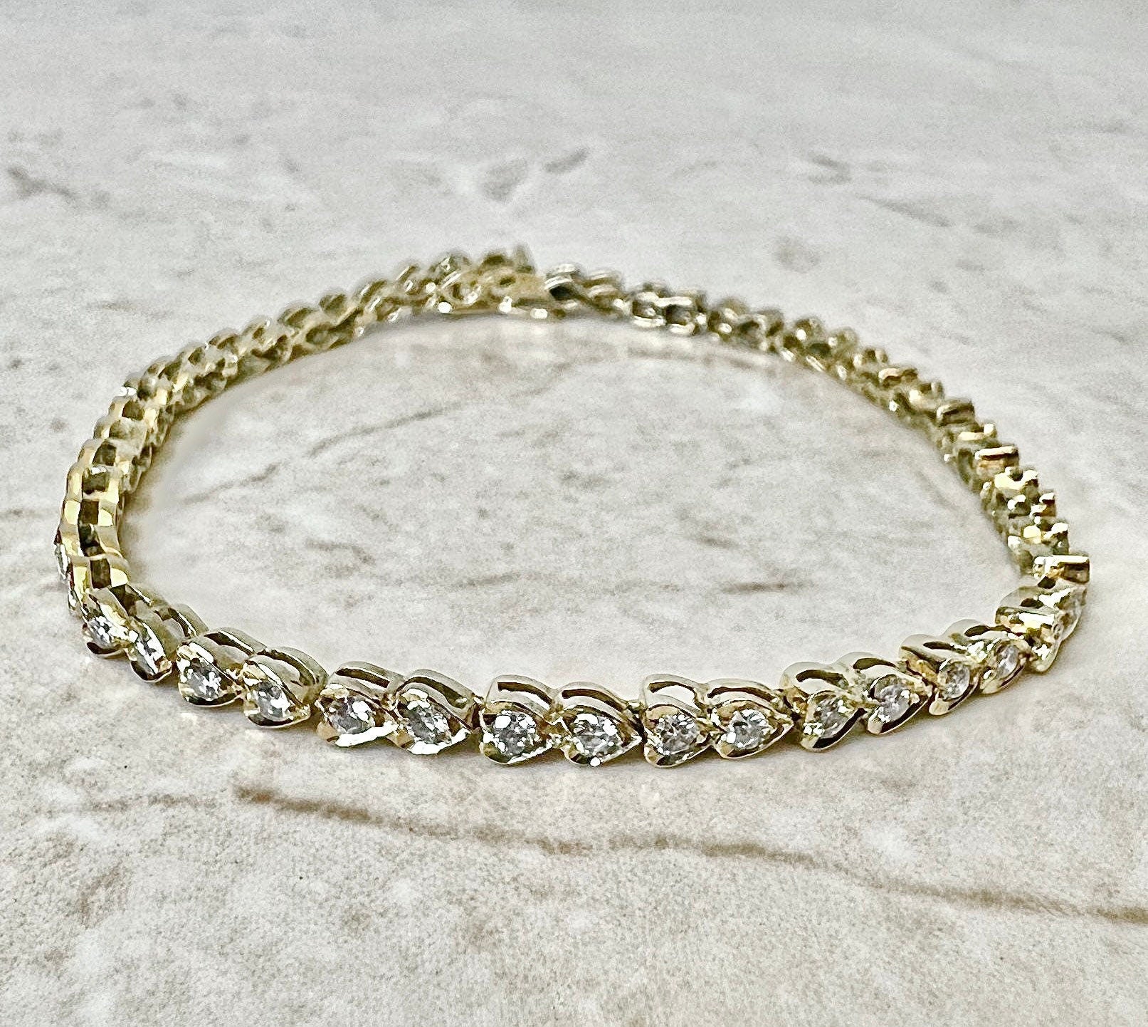 Fine Vintage 18 Karat Yellow Gold 1.20 Carat Diamond Tennis Bracelet - WeilJewelry
