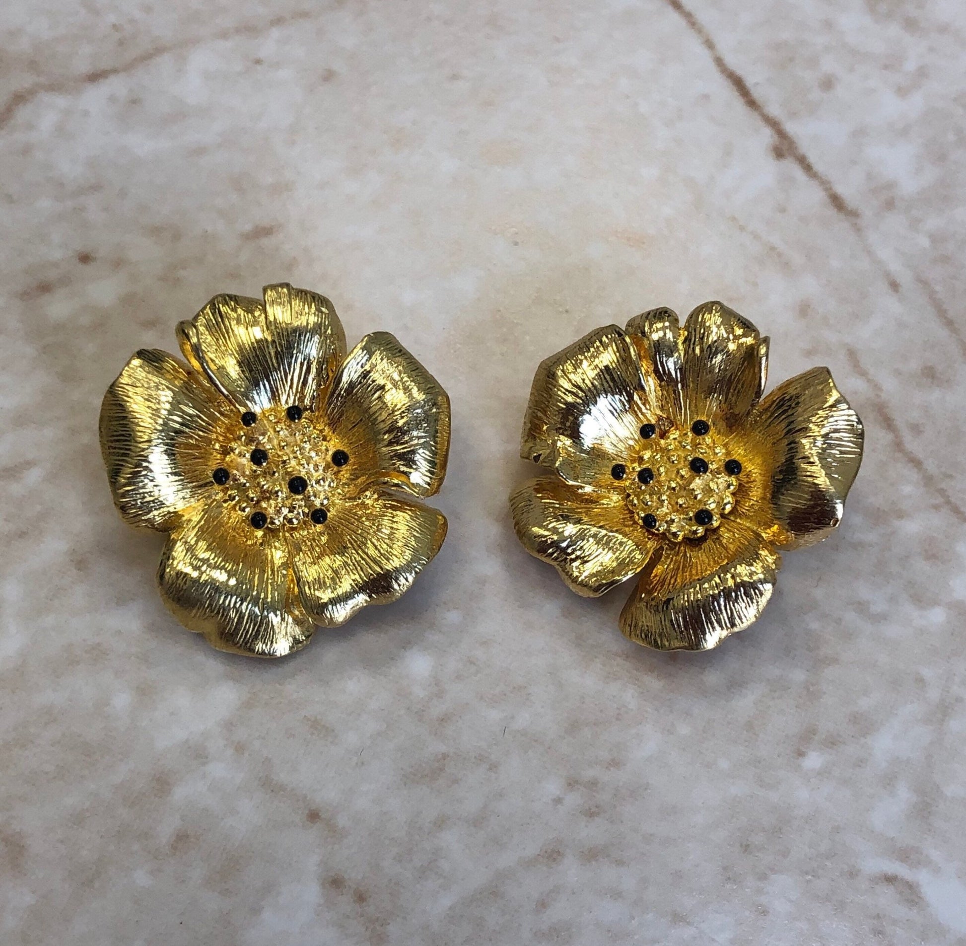 Fine Vintage 18K Gold Earrings By Asprey - Yellow Gold - Gold Earrings - Floral Motifs - Clip-On Earrings