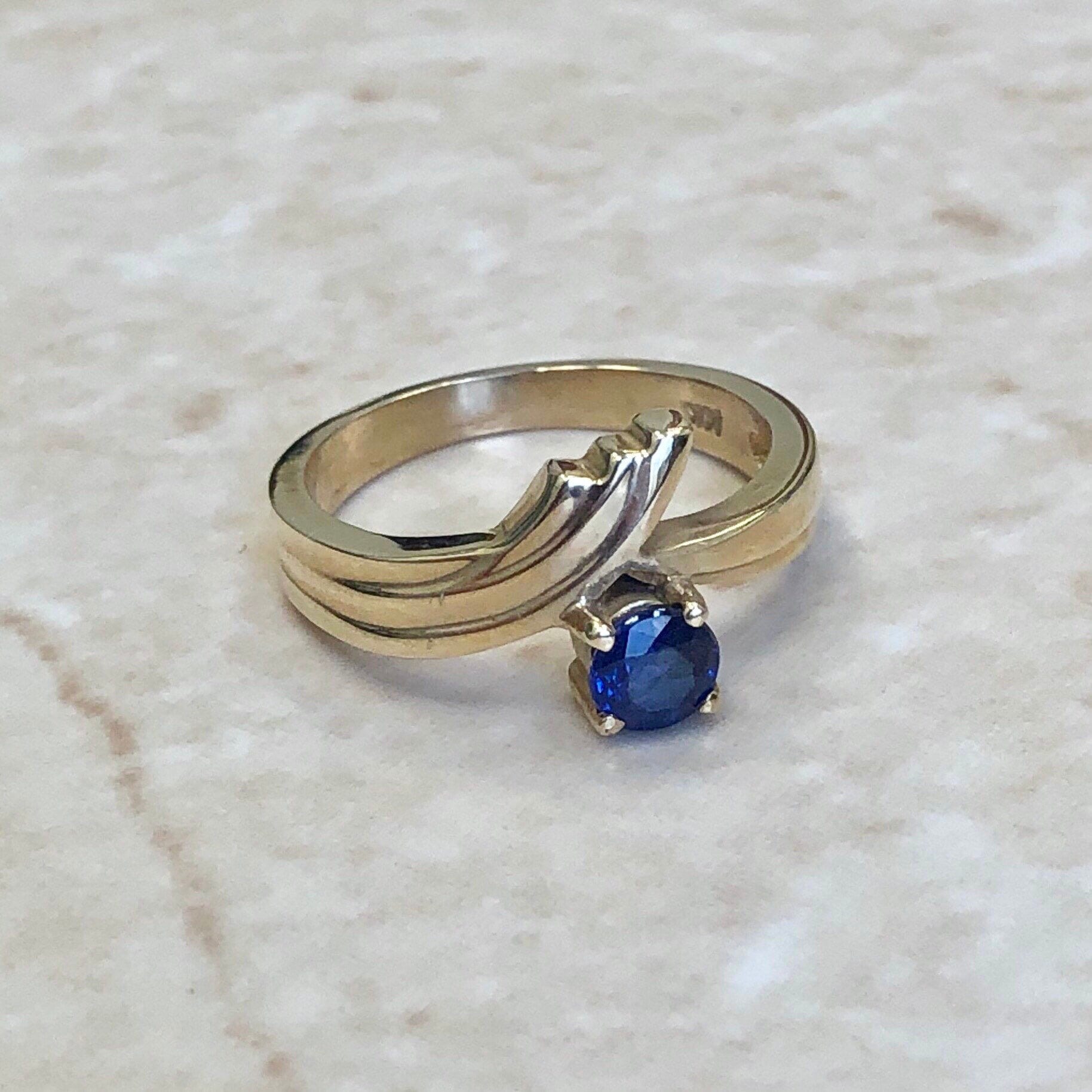 Fine Vintage 14 Karat Yellow Gold Sapphire Solitaire Ring - WeilJewelry