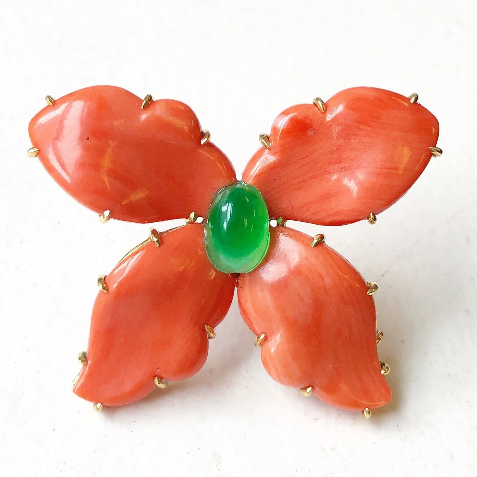 Very Fine 18 Karat Yellow Gold, Coral And Jadeite Brooch By Carvin French Jewelers - Birthday Gift - Jade Brooch - Green Jadeite