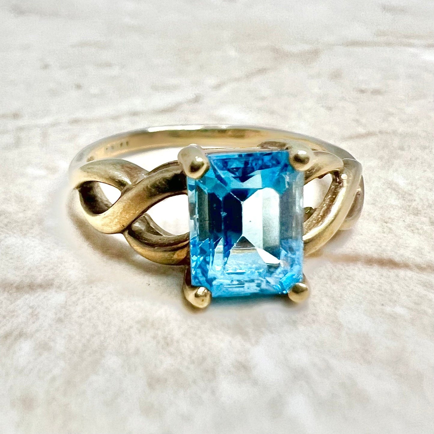 10K Swiss Blue Topaz Ring - Yellow Gold Blue Topaz Solitaire Ring - Blue Topaz Cocktail Ring - Minimalist Ring - Gold Ring - Gifts For Her
