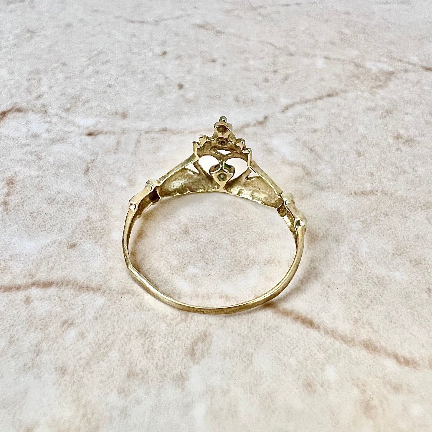 Vintage 10K Emerald Claddagh Ring - Promise Ring - Wedding Ring- Friendship Ring - Engagement ring - May Birthstone - Best Gift For Her