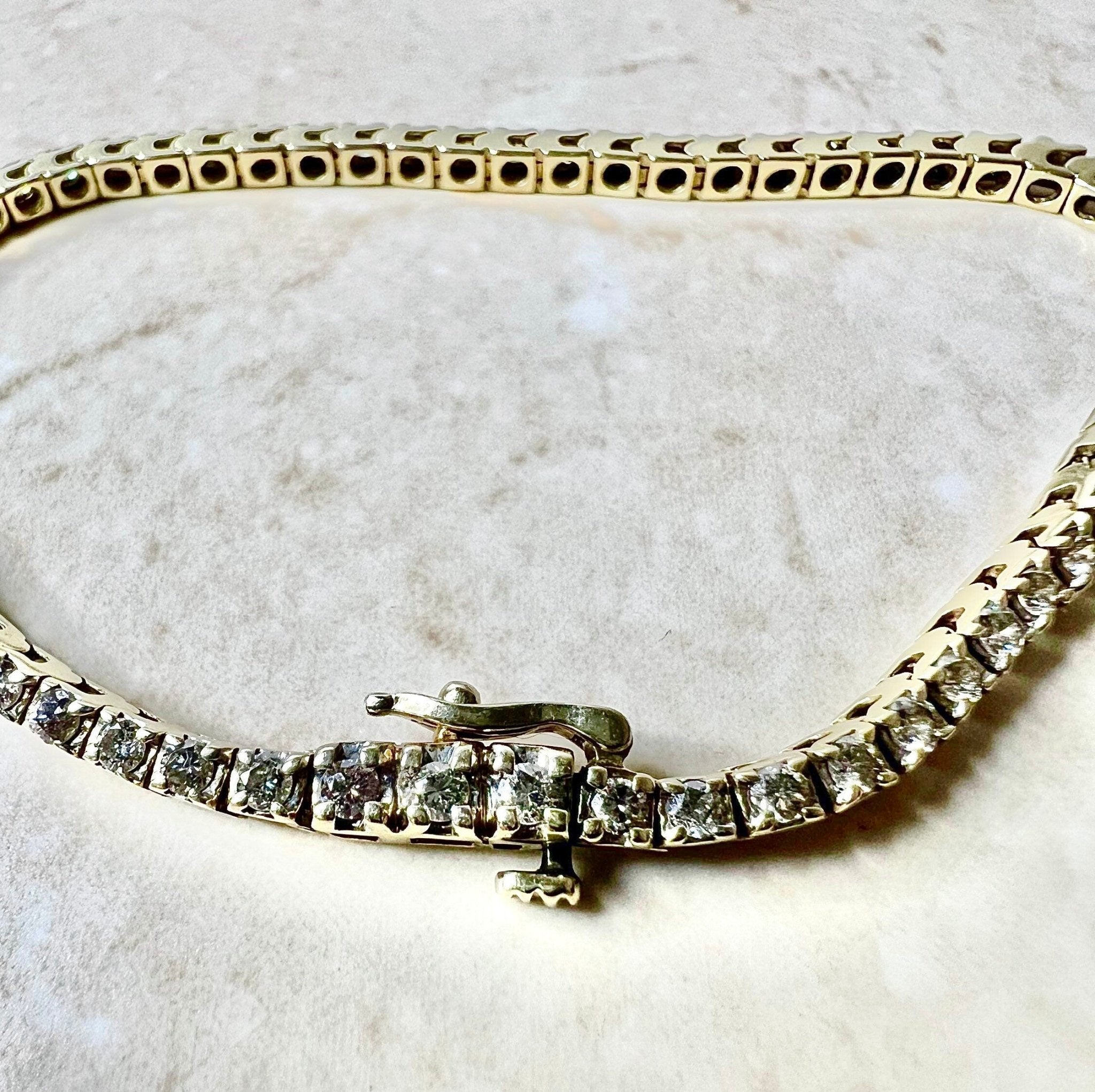 Buy Belleza Spiral Diamond Bracelet Online | CaratLane