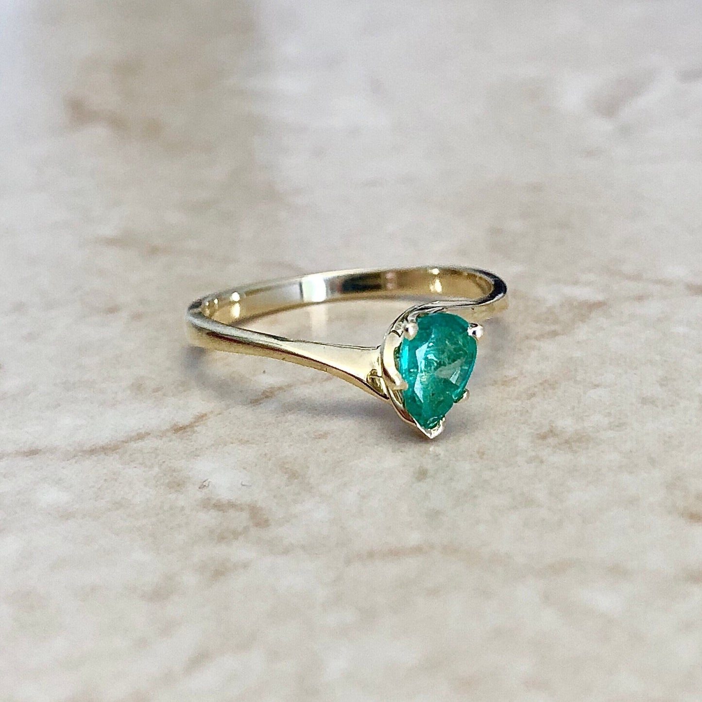 Vintage 14 Karat Yellow Gold Natural Emerald Solitaire Ring - Emerald Cocktail Ring - Engagement Ring - Size 6 US - May Birthstone