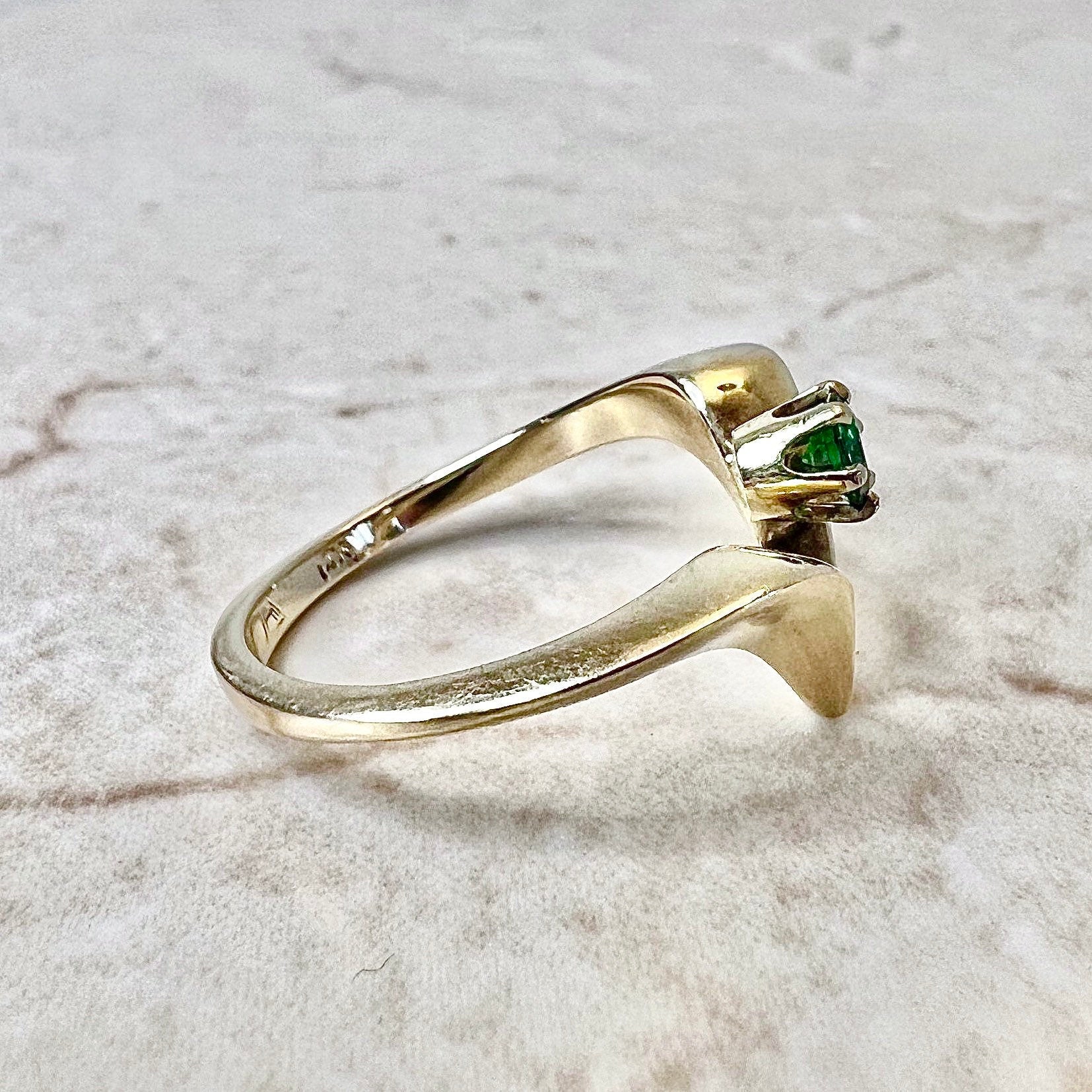Vintage 14K Natural Tsavorite Garnet Solitaire Ring - V Shape Yellow Gold Cocktail Ring - Promise Ring - Birthday Gift - Best Gift For Her