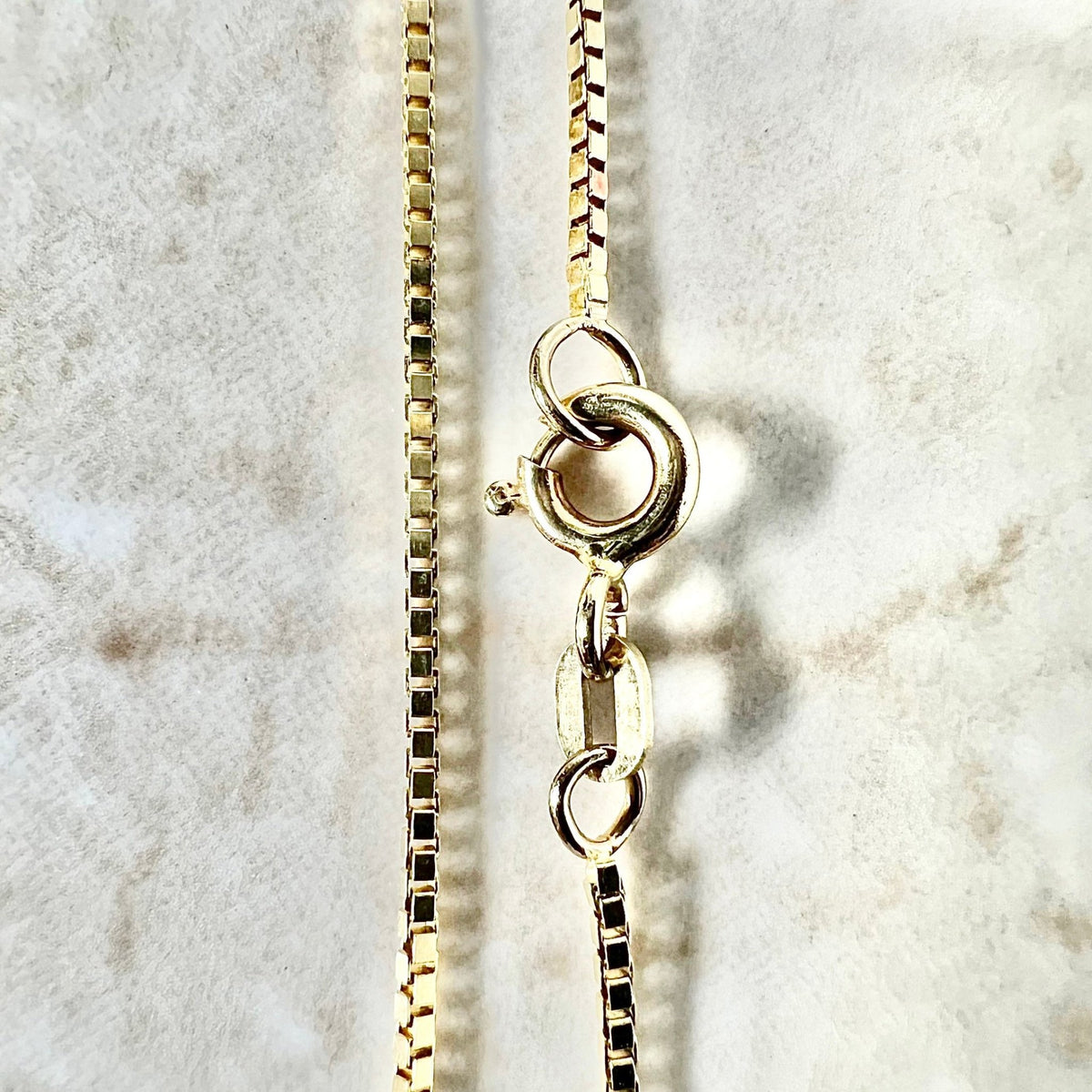 Vintage Italian 18 Karat Yellow Gold Inches Box Chain